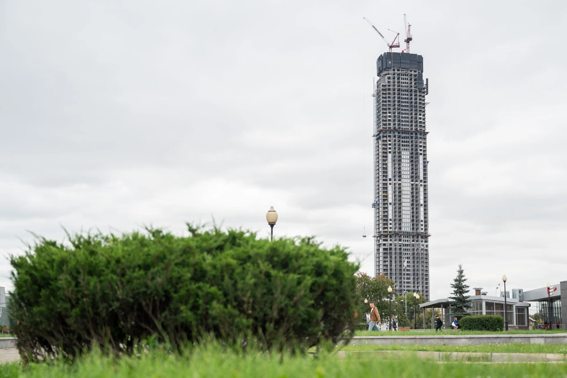 Файв Тауэрс — сентябрь 2025, кадр 1