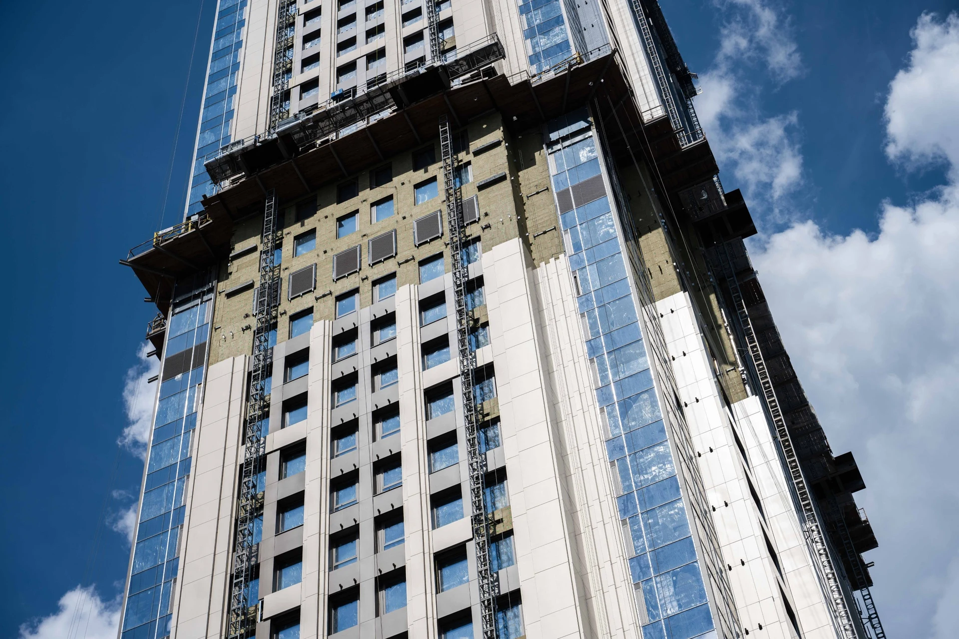Файв Тауэрс — июль 2026, кадр 2