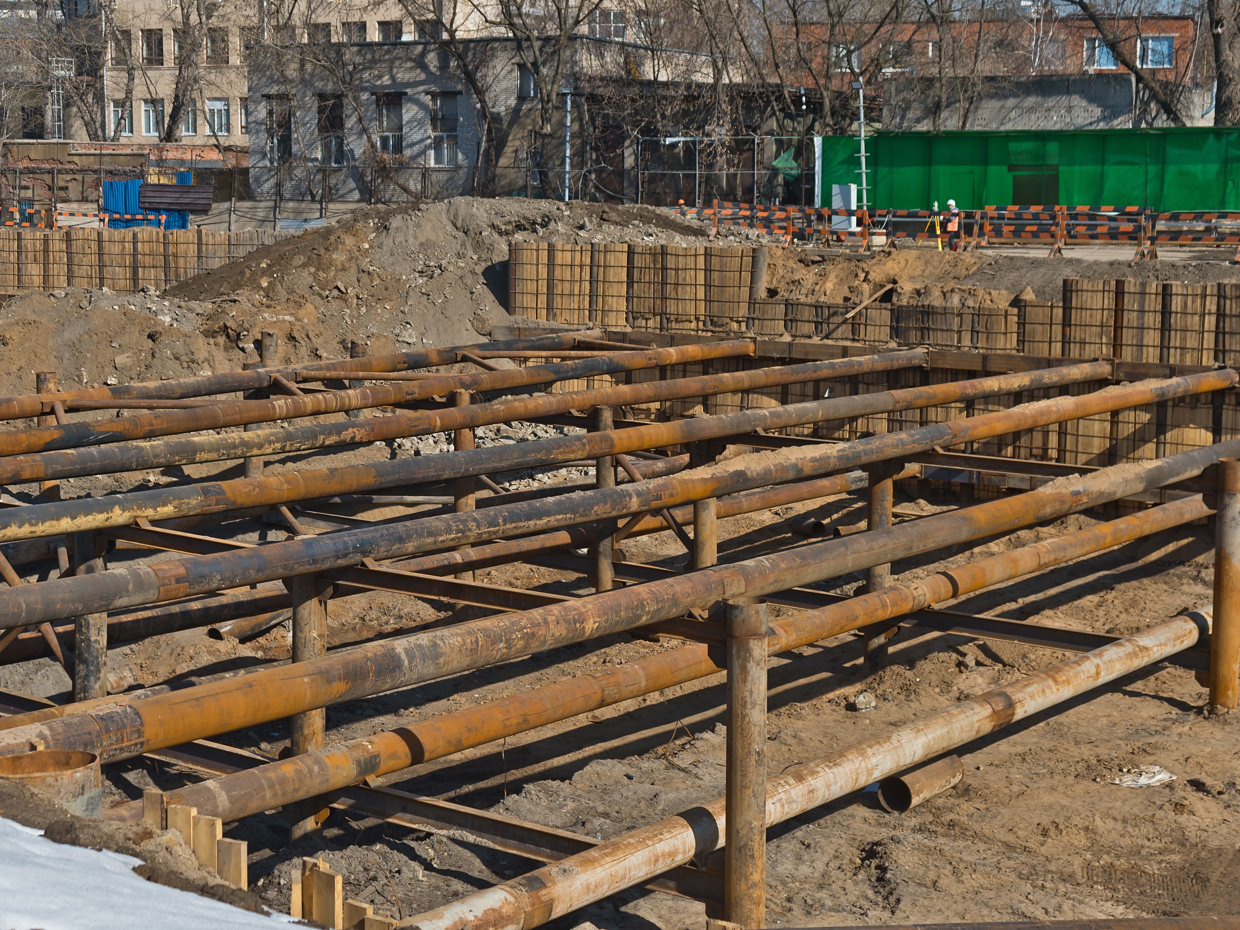 Корпус 2. Ведутся работы по вывозу грунта · 2026-03-24