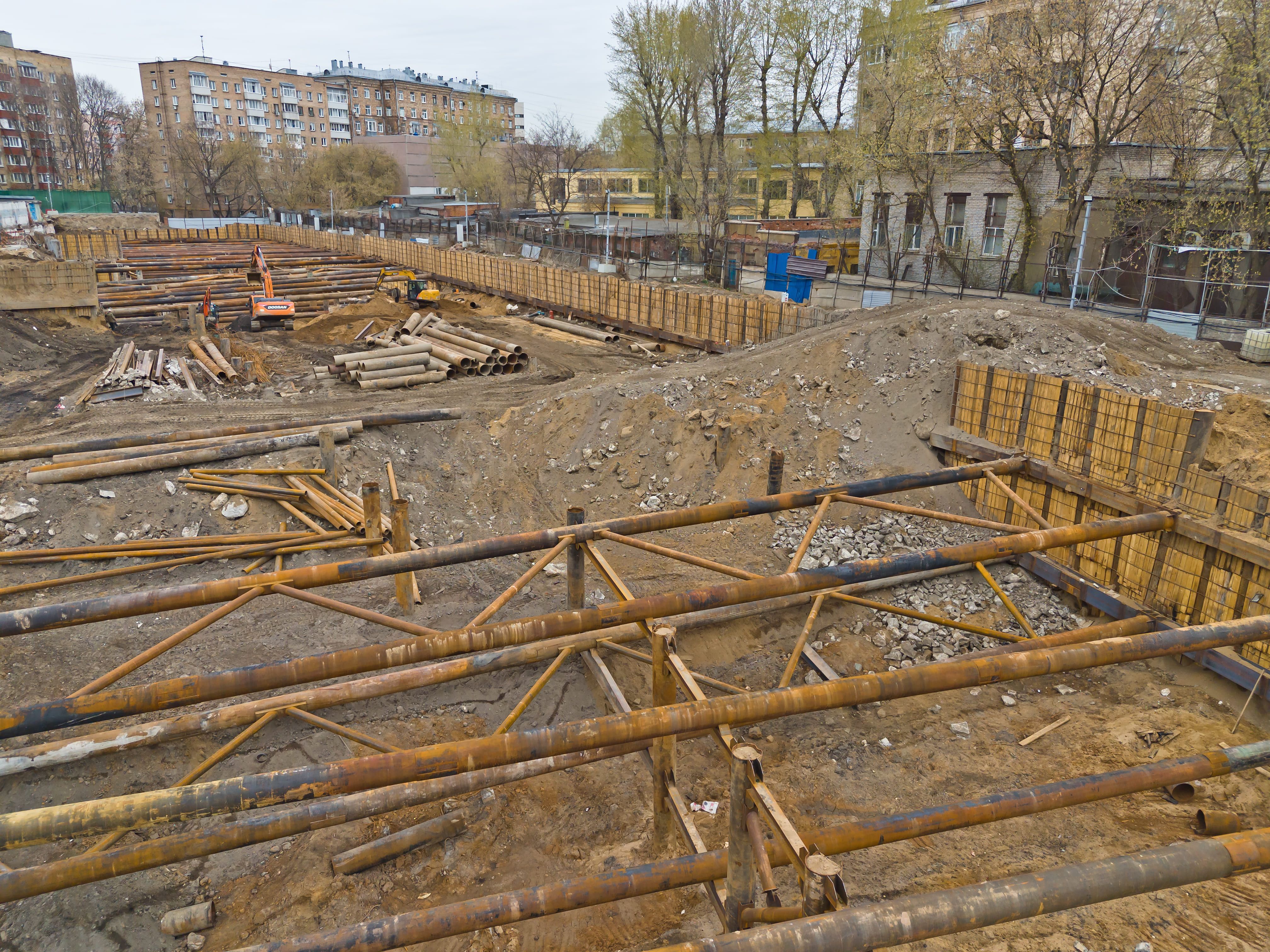 Корпус 1. Выполнено устройство распорной системы котлована · 2026-04-08