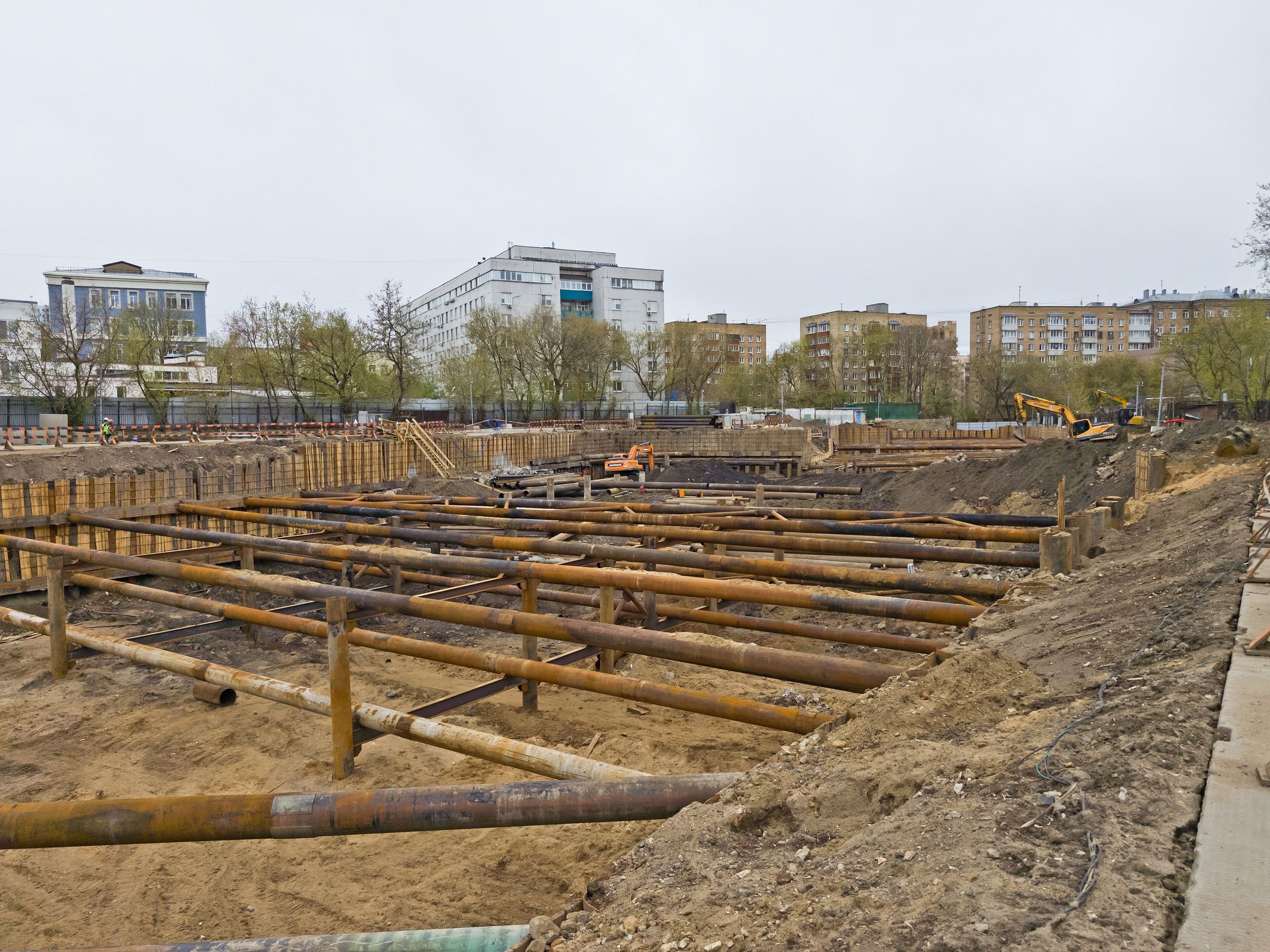 Выполнено устройство распорной системы котлована на захватке №4 · 2026-04-20