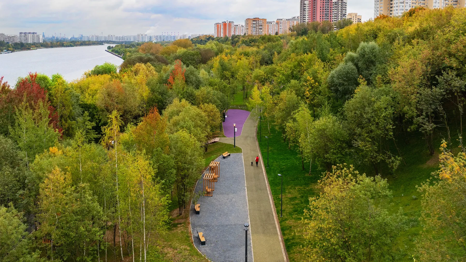 Прогулочная дорожка в парке у WAVE